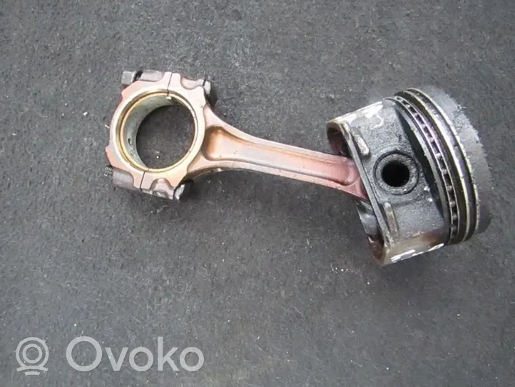 Toyota Corolla E100 Piston avec bielle 