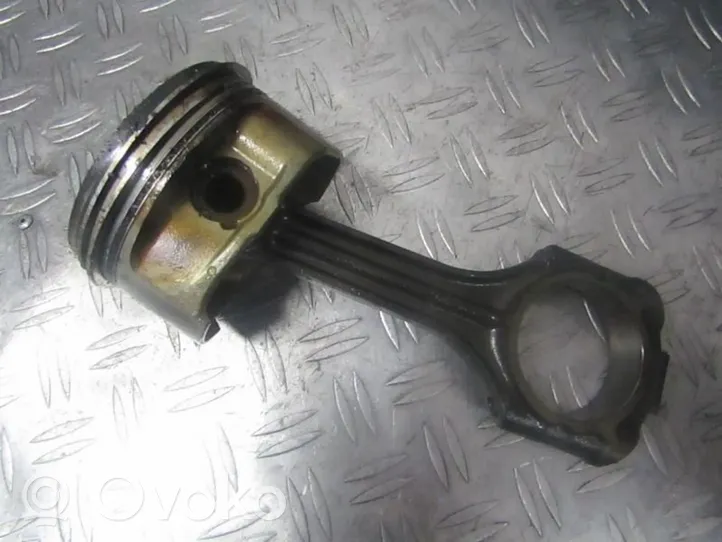 Mercedes-Benz ML W163 Piston avec bielle 