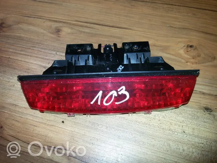 KIA Rio Third/center stoplight 92700fd5