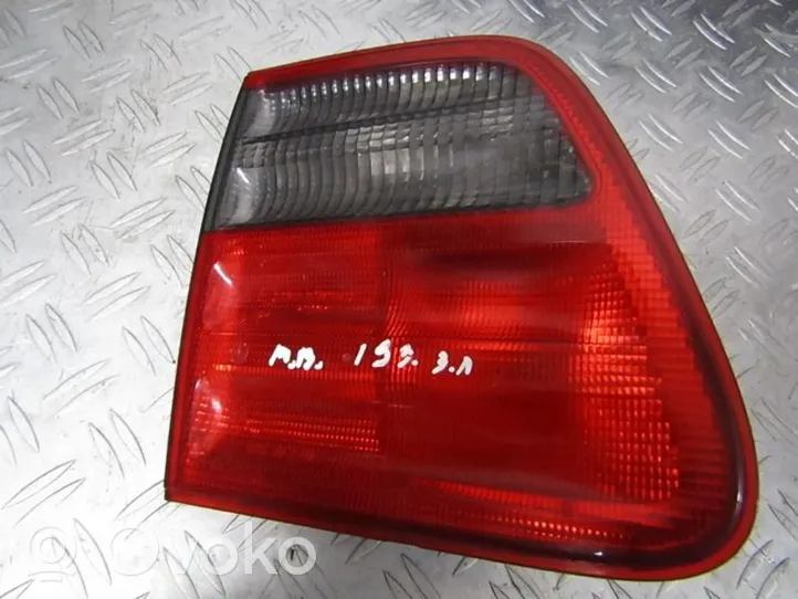 Mercedes-Benz E W210 Luci posteriori del portellone del bagagliaio A2108207564