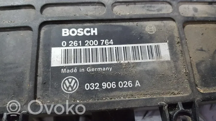 Volkswagen Golf III Calculateur moteur ECU 0261200764