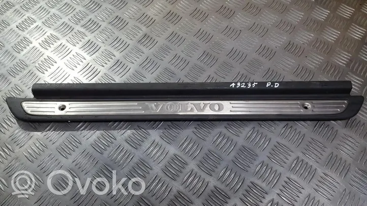Volvo S40, V40 Etuoven kynnyksen suojalista c130818422