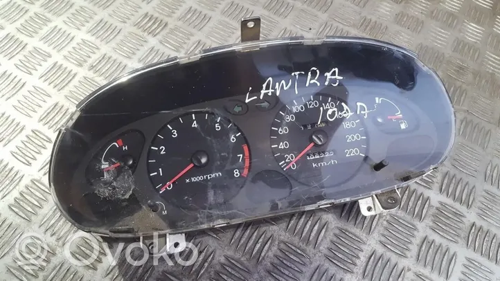 Hyundai Lantra II Compteur de vitesse tableau de bord 71111300