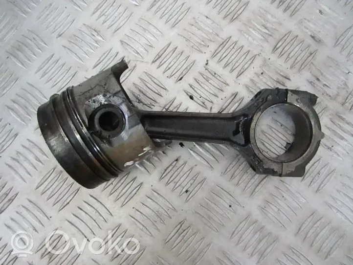 Renault Clio II Piston with connecting rod 