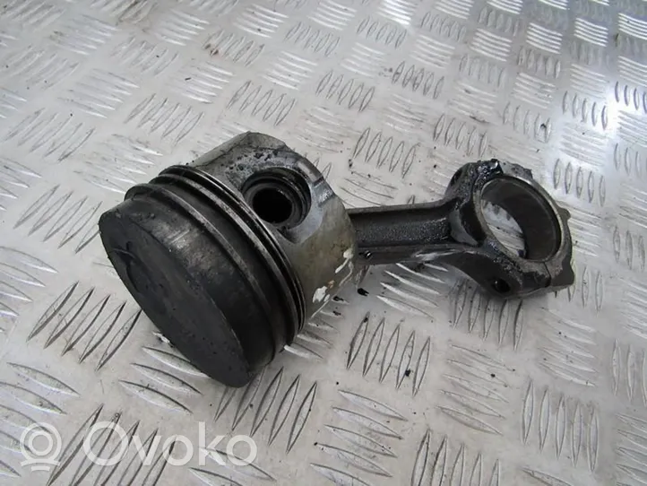 Renault Clio II Piston with connecting rod 