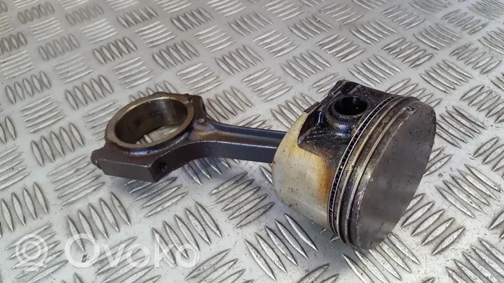 Chrysler Stratus Piston with connecting rod 