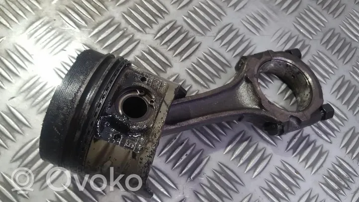 Nissan Primera Piston avec bielle 