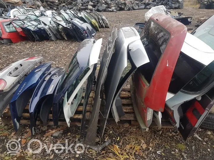 Ford Fiesta Aizmugurējais pārsegs (bagāžnieks) baltas