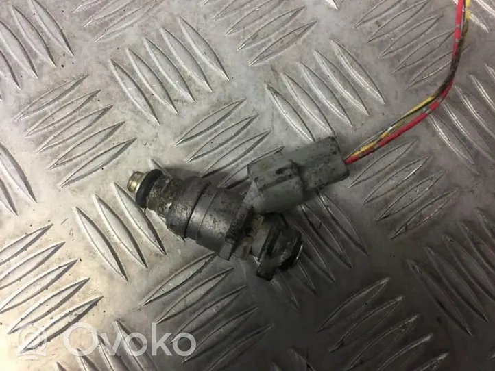 Mitsubishi Colt Injecteur de carburant MR988977