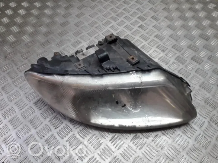 Chrysler Voyager Lampa przednia 04857702ab