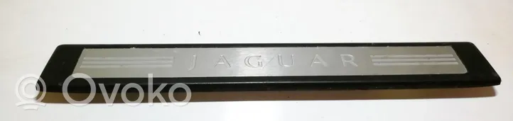 Jaguar XF Priekinio slenksčio apdaila (vidinė) 8x2313200a