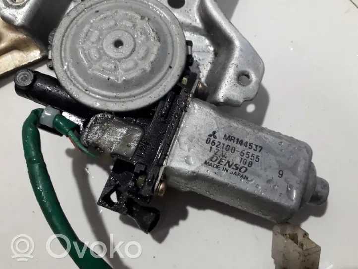 Mitsubishi L200 Galinis varikliukas langų pakėlėjo 0621006555