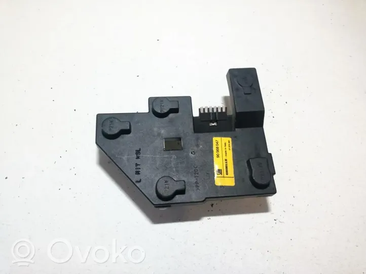 Opel Vectra B Cubierta del soporte de la lámpara de la luz trasera 90568047