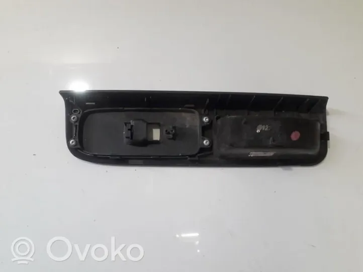 Volvo V50 Support bouton lève vitre porte avant 30658448