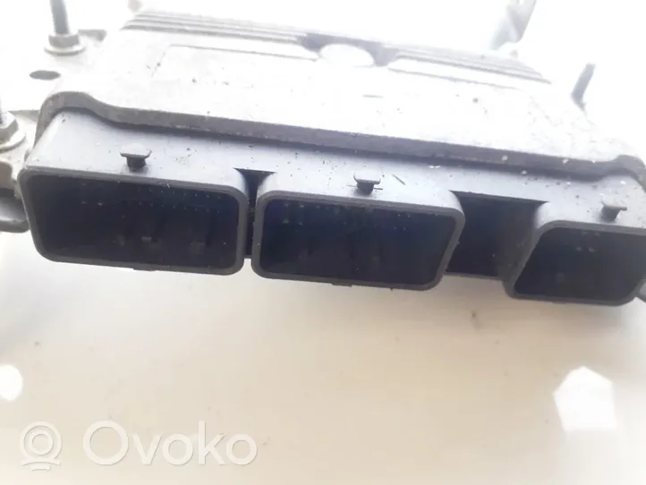 Renault Megane II Sterownik / Moduł ECU 8200283924