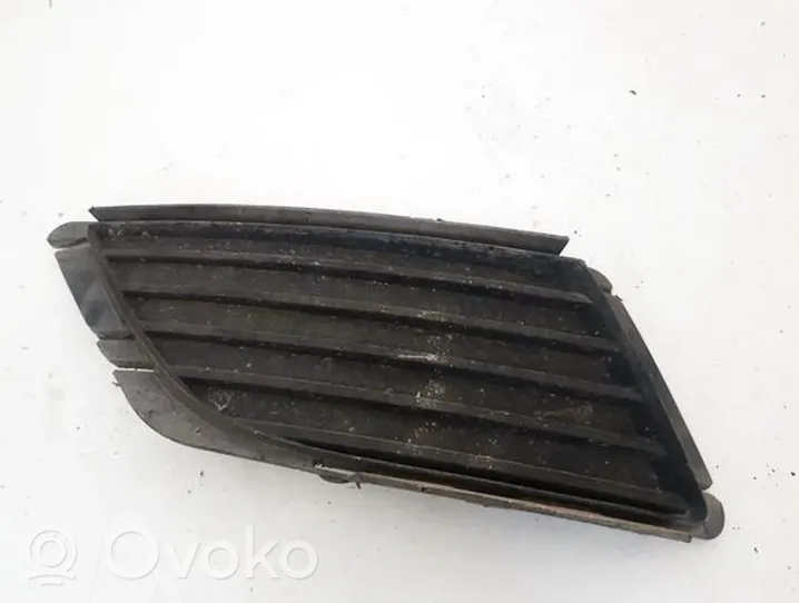 Opel Corsa C Etupuskurin alempi jäähdytinsäleikkö 13120836