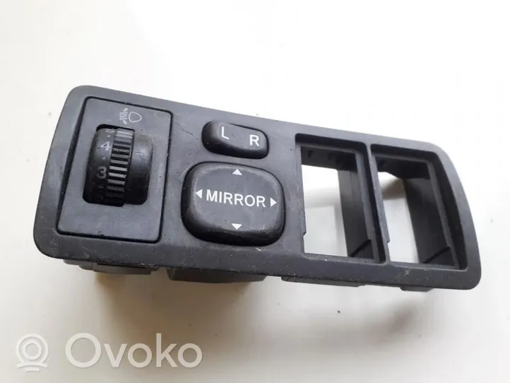 Toyota Avensis T220 Wing mirror switch 183574
