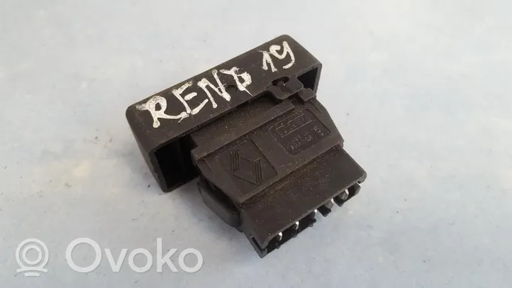 Renault 19 Fog light switch 