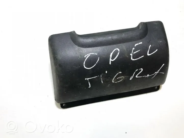 Opel Corsa B Peleninė panelėje 90387711