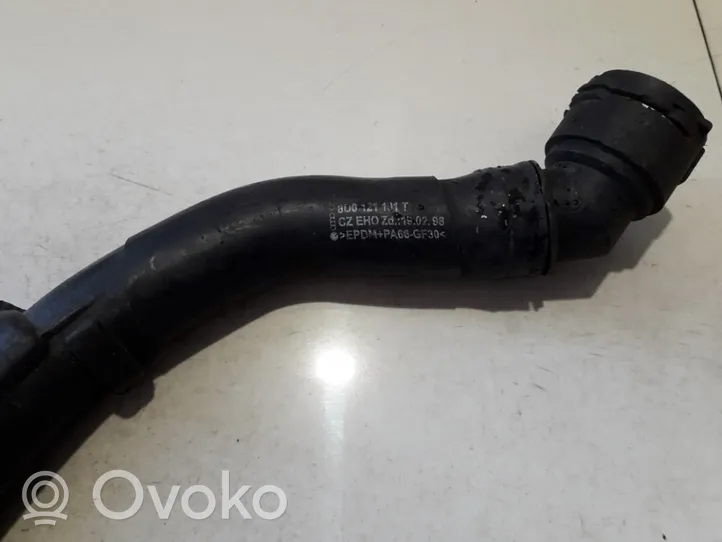 Volkswagen PASSAT B5 Tuyau de liquide de refroidissement moteur 8d0121101t