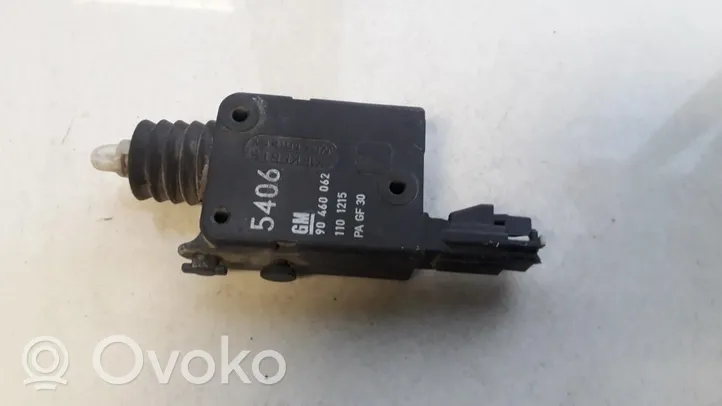 Opel Astra G Keskuslukituksen alipainepumppu 90460062