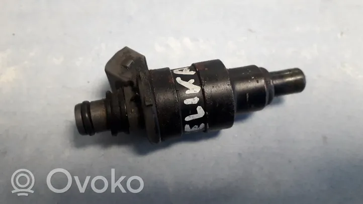 Toyota Corolla E80 Injecteur de carburant 2325016010