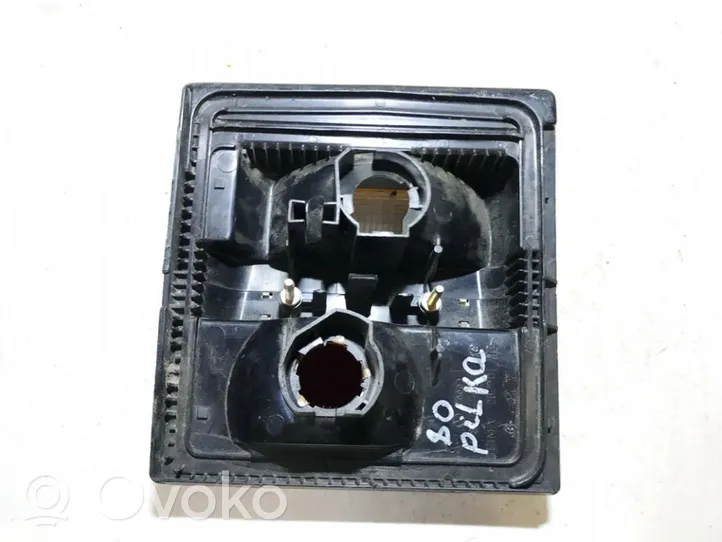 Audi 80 90 B2 Lampy tylnej klapy bagażnika 811945093