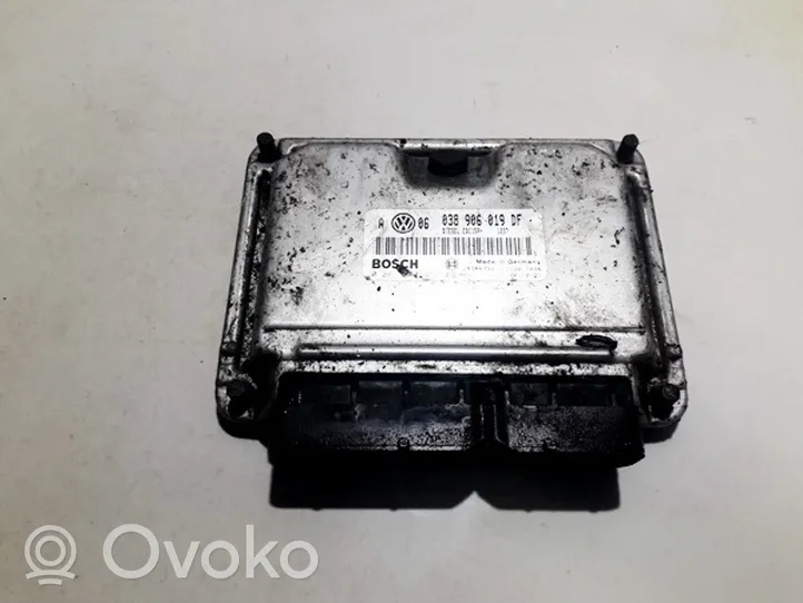 Volkswagen Golf IV Sterownik / Moduł ECU 038906019