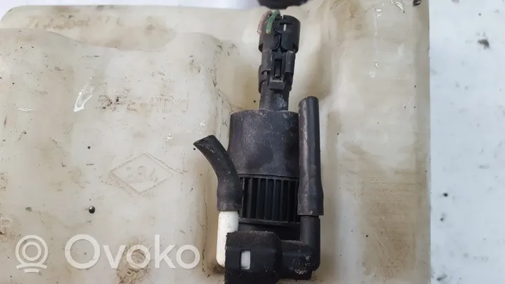 Renault Twingo I Windscreen/windshield washer pump 7701669817