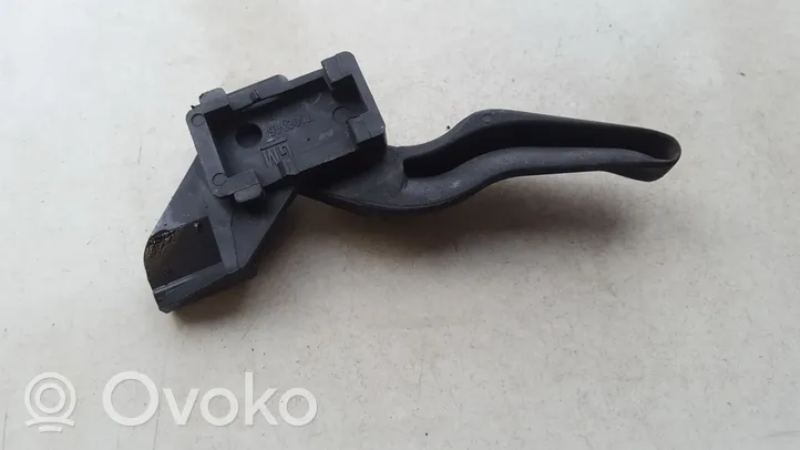 Opel Vectra B Engine bonnet (hood) release handle 7002346