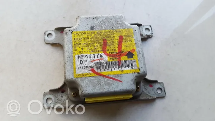 Mitsubishi Colt Oro pagalvių valdymo blokas mb953174