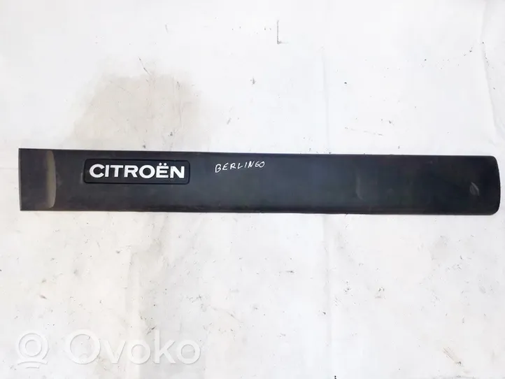 Citroen Berlingo Front door trim (molding) 9619030577