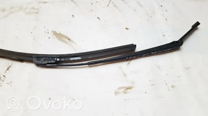 Hyundai Elantra Ramię wycieraczki szyby przedniej / czołowej 4b1955407a