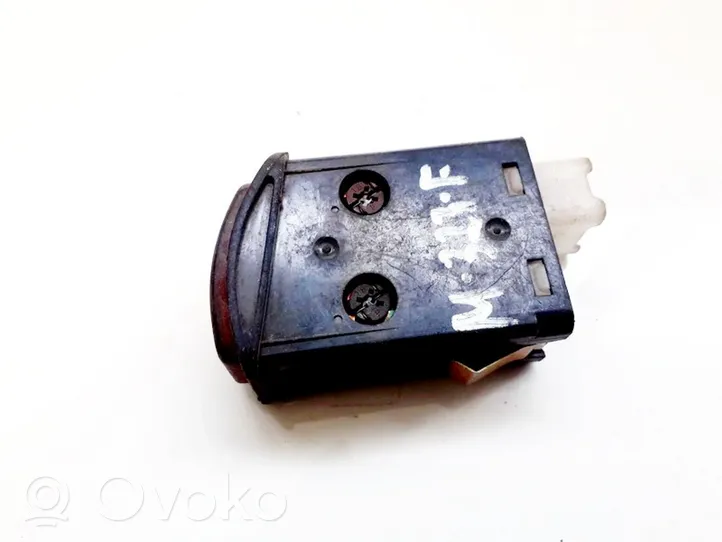 Mazda 323 F Botón interruptor de luz de peligro 