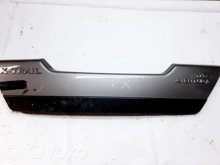 Nissan X-Trail T31 Barra de luz de la matrícula/placa de la puerta del maletero 90901jg00a