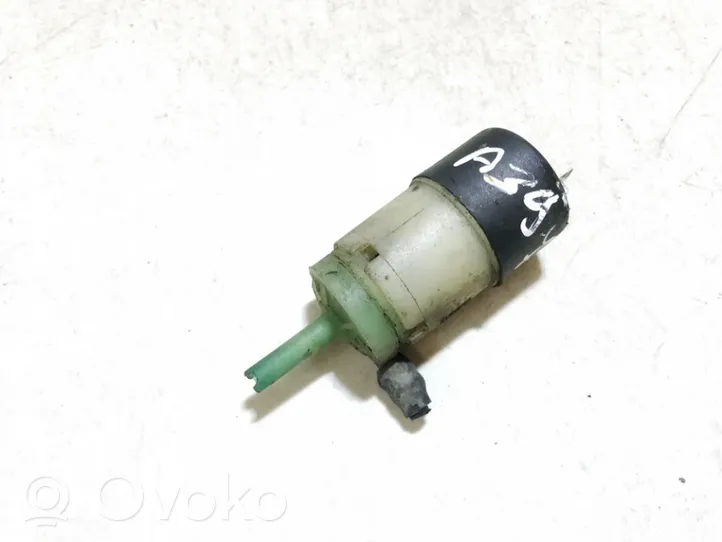 Opel Omega B1 Pompe de lave-glace de pare-brise 