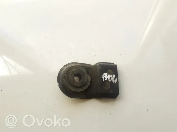 Volvo S40, V40 Fixation de radiateur MB925655