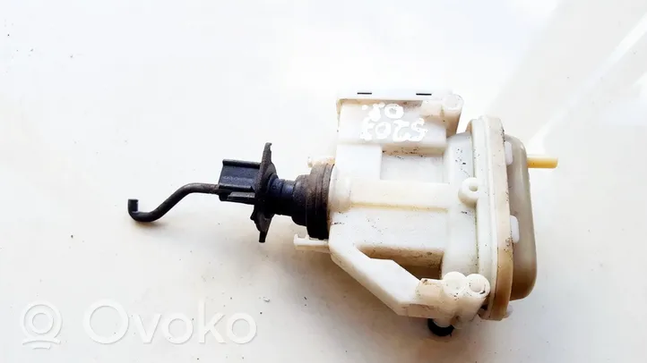 Volkswagen PASSAT B3 Keskuslukituksen moottori 357862153F