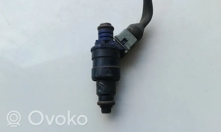 Renault Clio I Fuel injector 866313