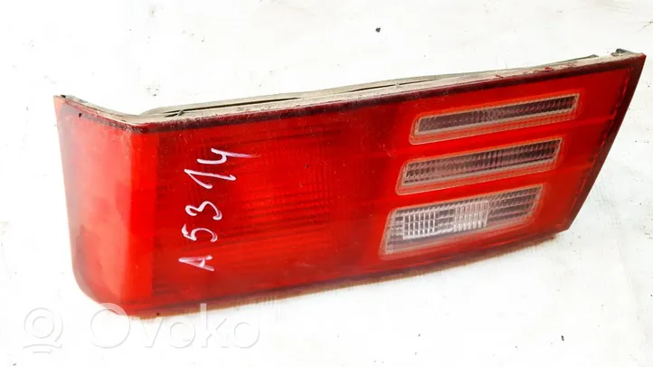Mitsubishi Galant Feux arrière sur hayon 22687201