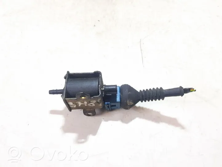 Volkswagen PASSAT B5 Turboahtimen magneettiventtiili 025905283h