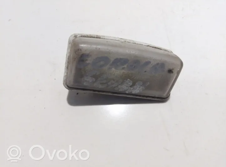 Toyota Corolla E110 Lampa oświetlenia tylnej tablicy rejestracyjnej E44043