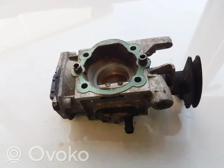 Volkswagen Golf III Throttle valve 0438201509