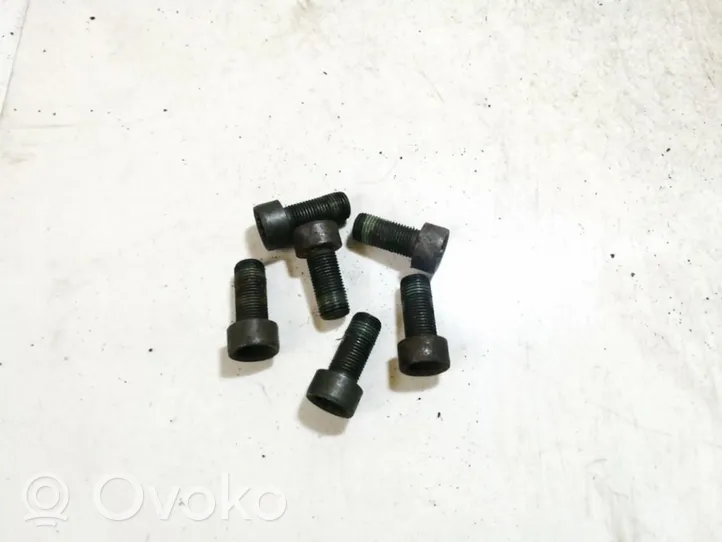 Mitsubishi Outlander Nuts/bolts 