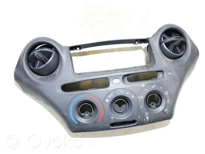 Toyota Yaris Inne części wnętrza samochodu 758268701d