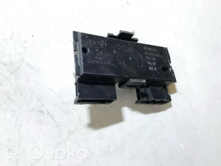 Volkswagen PASSAT B3 Wkład lampy tylnej 333945259