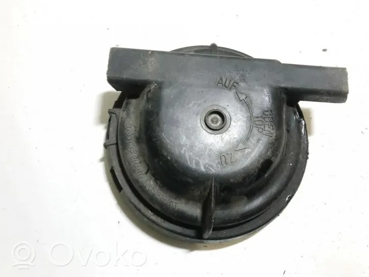 Audi 100 200 5000 C3 Osłona żarówki lampy przedniej 1305219013