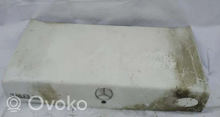 Mercedes-Benz 190 W201 Takaluukun/tavaratilan kansi balta