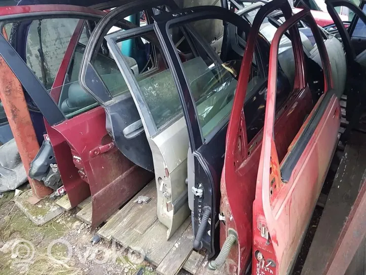 Ford Fiesta Drzwi przednie raudonos