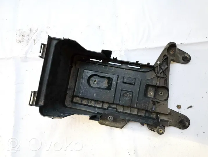 Volkswagen Jetta VI Battery box tray 1k0915333